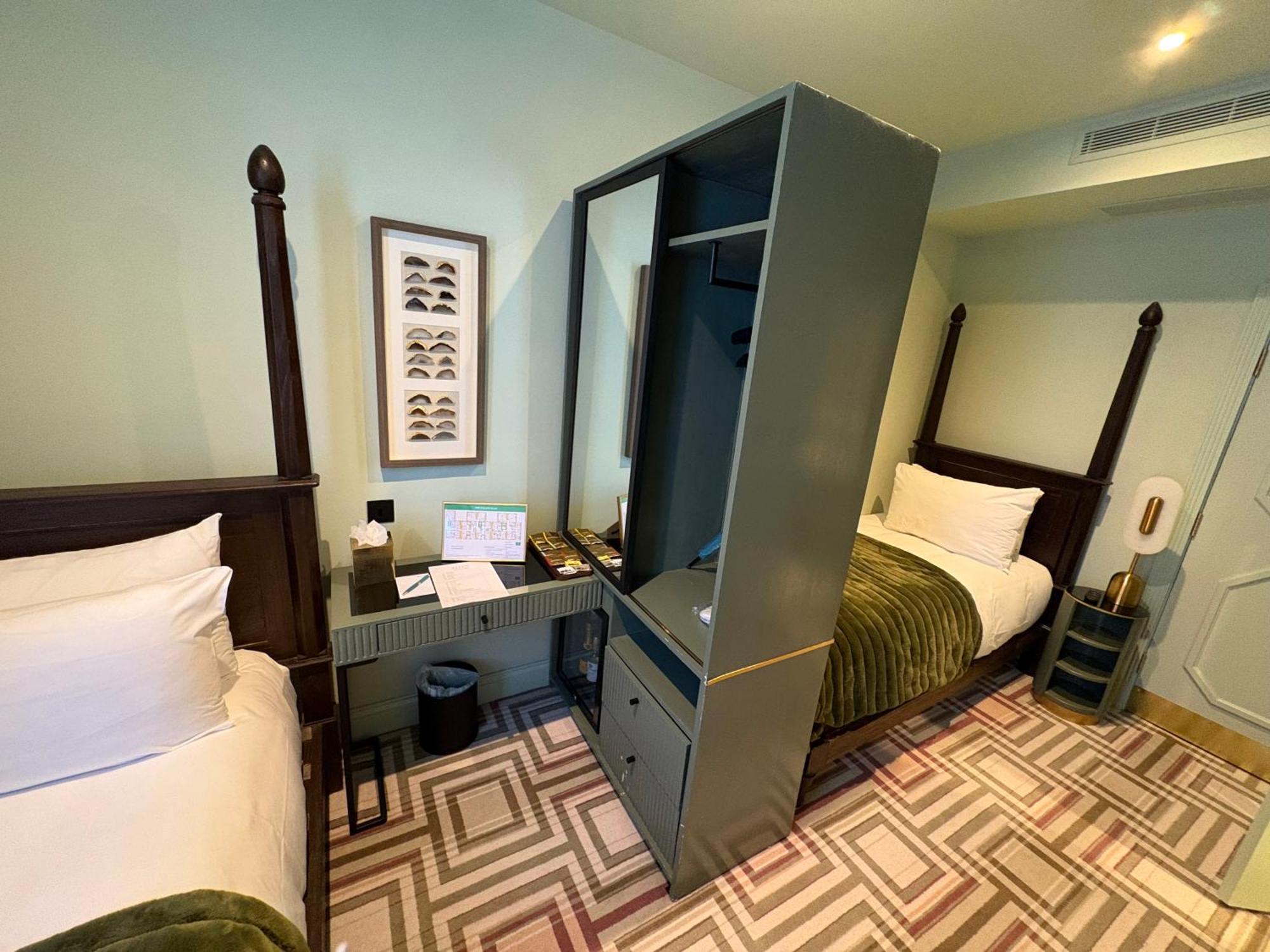 Ellen Kensington 5* London