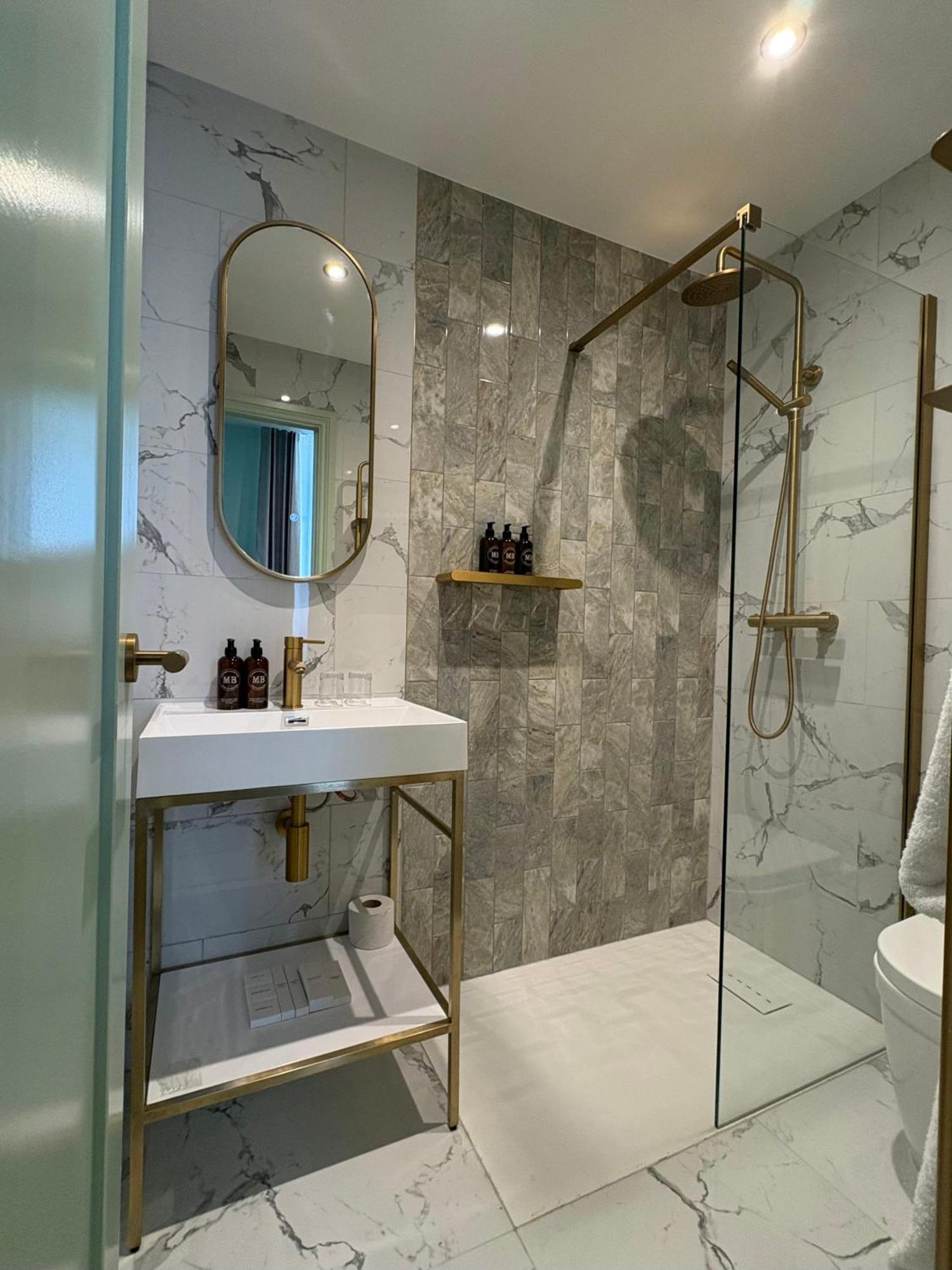 Ellen Kensington 5*